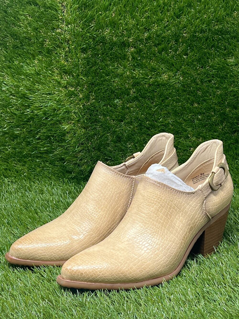 Baretraps Women's 8M Yanah Block Khaki Comfort Booties